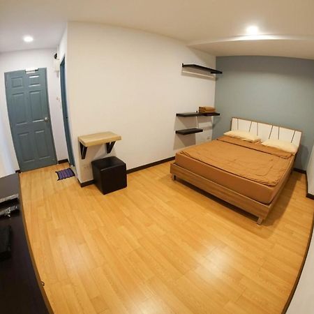 Inn Trog And Inn Soi (Adults Only) Bangkok Exterior photo