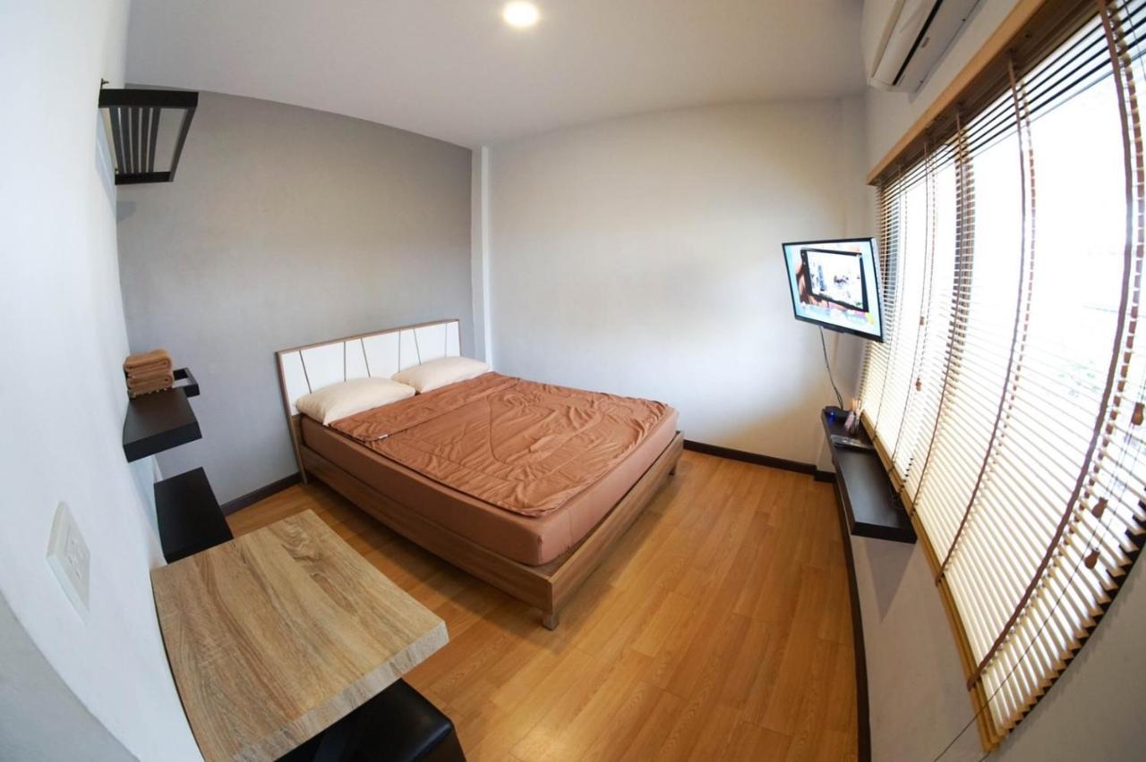 Inn Trog And Inn Soi (Adults Only) Bangkok Exterior photo